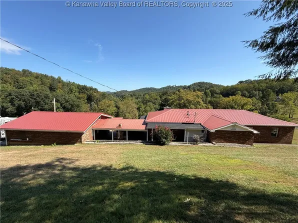 2011 Archibald Dr, Sissonville, WV 25320