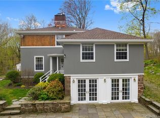 22 Walker Ln, Woodbridge, CT 06525