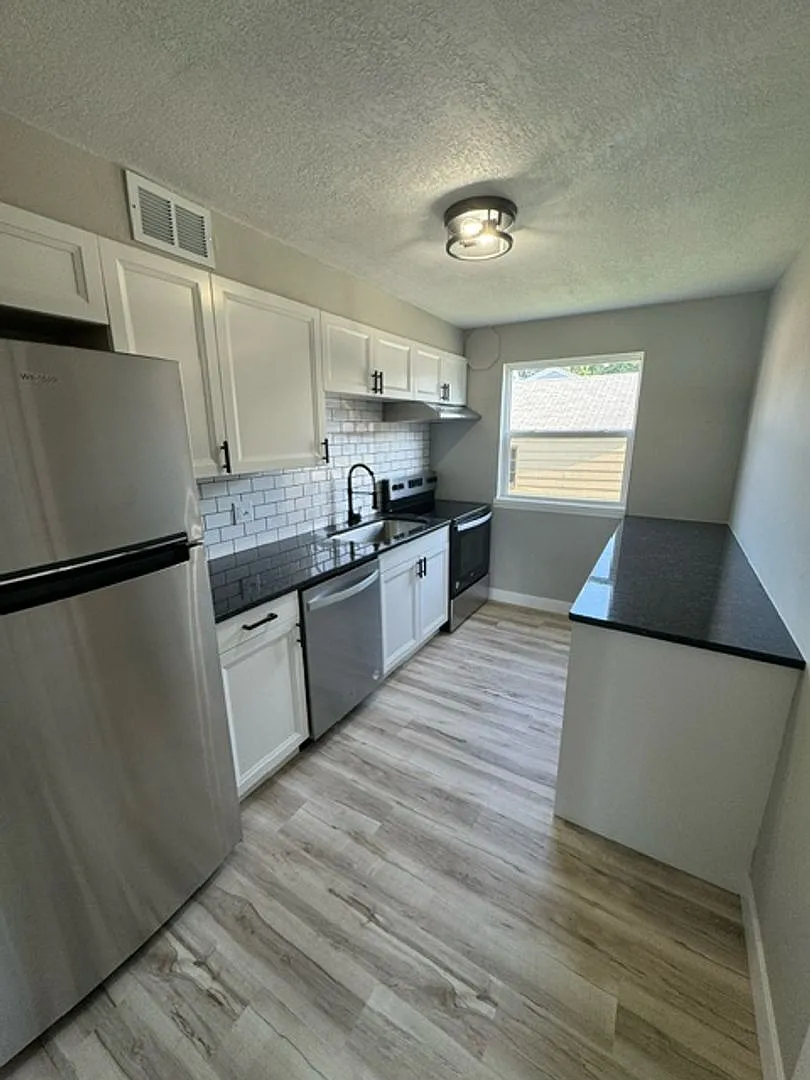 2405 Carew St. — Photo 4