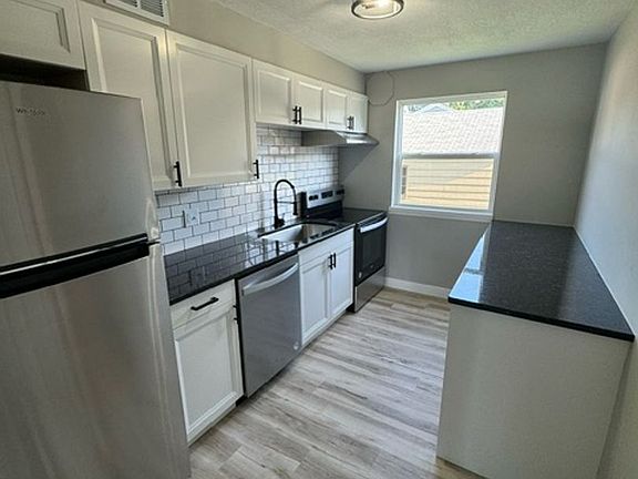 4th image of 2405 Carew St #2317