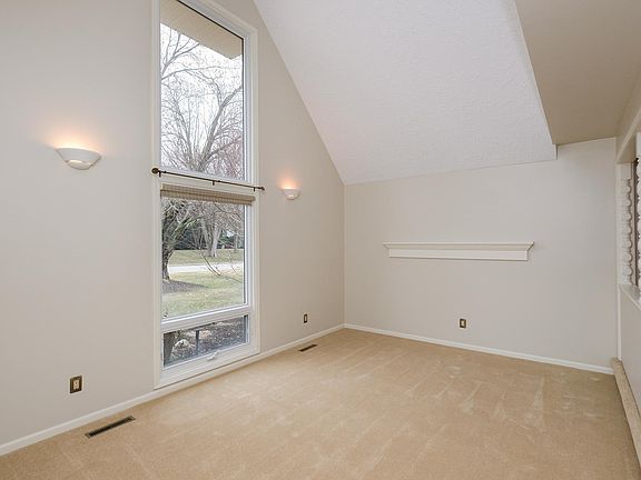 5th image of 5333 Foxcroft Dr