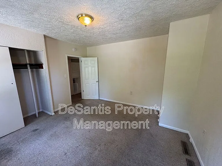 215 Spencer Ave #UPPER — Photo 16