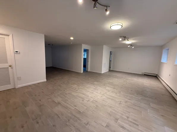 343 E Harriet Ave #B, Palisades Park, NJ 07650