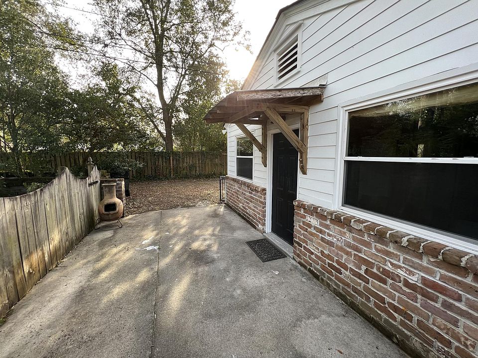 Exterior Private Entrance