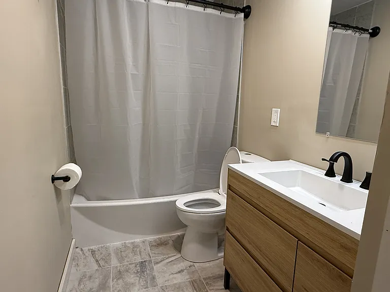 937 Vine St — Photo 12