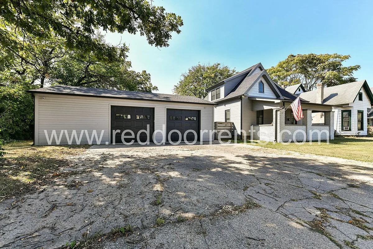 Building Photo - 1356 Barth Ave