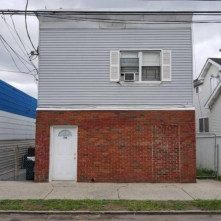 1st image of 714 Port Richmond Ave