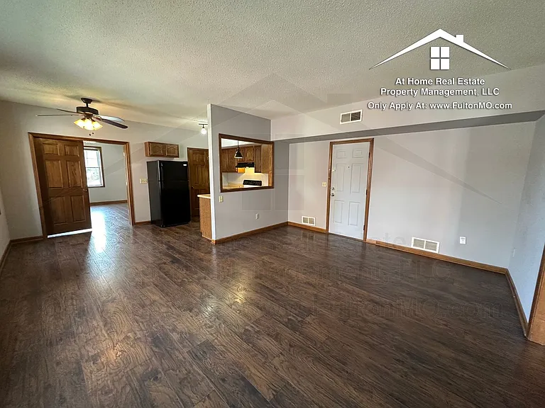 101 E 10th St #105 — Photo 4