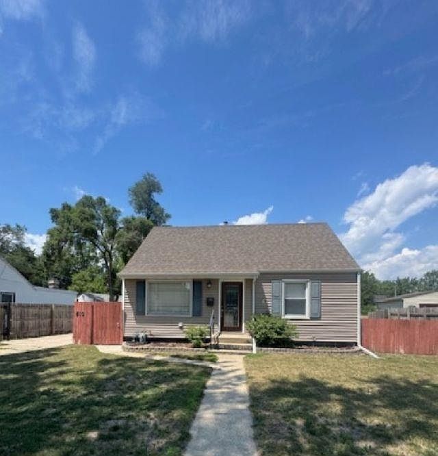 1st image of 810 Sheridan Dr