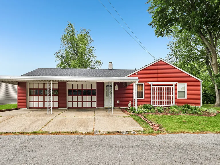 686 Portage Lakes Dr — Photo 1