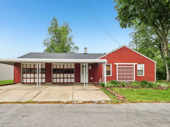 686 Portage Lakes Dr, Akron, OH 44319