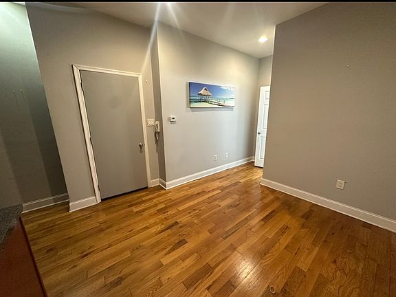 3rd image of 1603 W Diamond St #2F