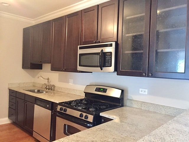 1st image of 634 Hinman Ave #40