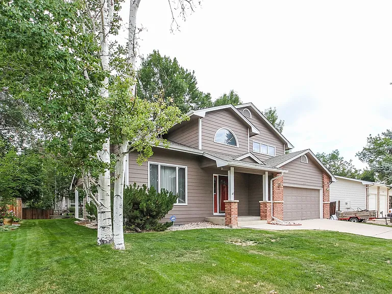 1724 Tanglewood Dr — Photo 3