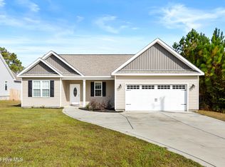 105 Grander Ct, Sneads Ferry, NC 28460