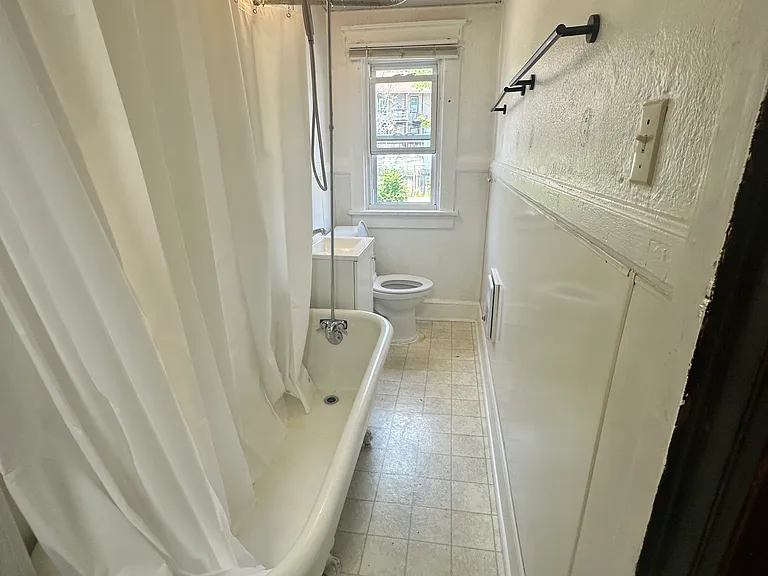7 S Burhans Blvd — Photo 16