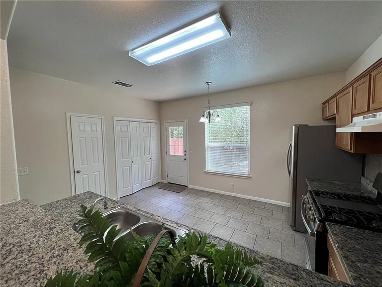 2400 Allred Dr #B — Photo 11