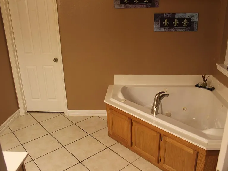 4702 SW Golden Eagle Ave — Photo 23