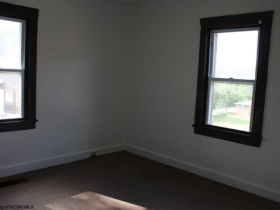 4th image of 1533 Fairmont Ave