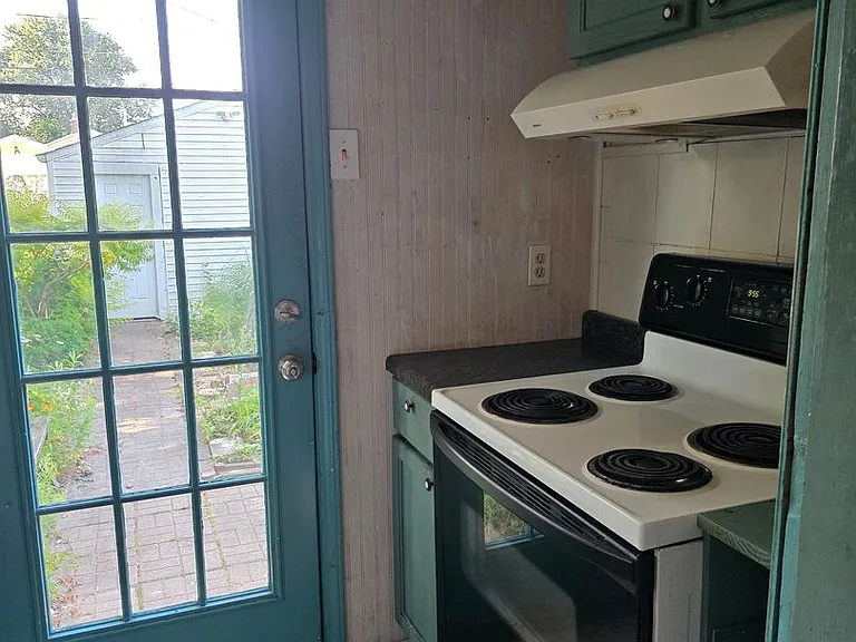 2226 Roger St — Photo 14