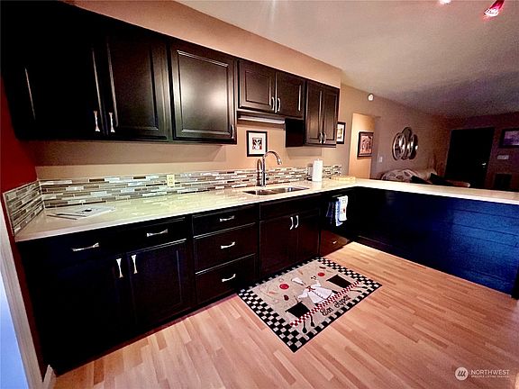 5th image of 107 E 5th Avenue