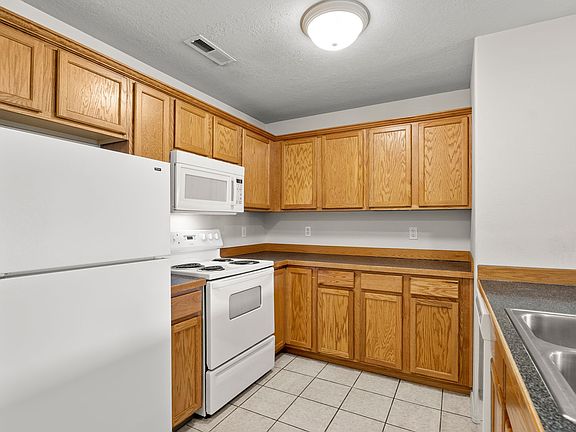 4th image of 247 NW Greenwood Ave #0