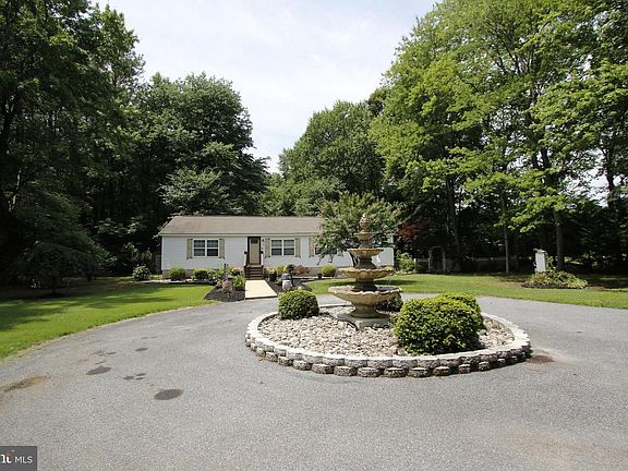 2nd image of 2545 Hunting Quarter Rd