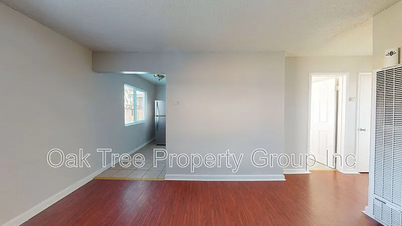 2 bed, 1.0 bath, 656 sqft, $1,949 — Photo 3