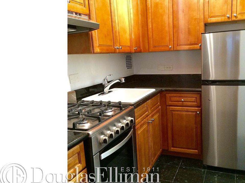 2nd image of 301 W 45th St APT 8B