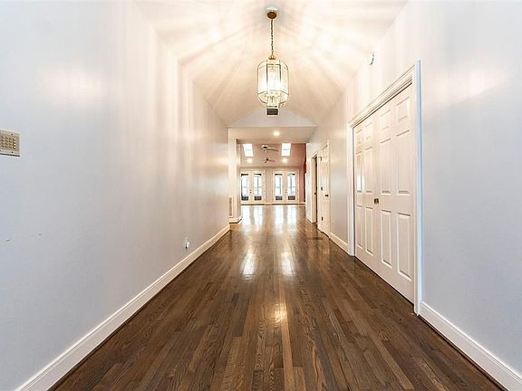 4th image of 2707 S Peach Hollow Cir