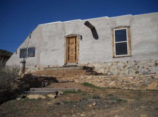 2 Camino No Es, Cerrillos, NM 87010