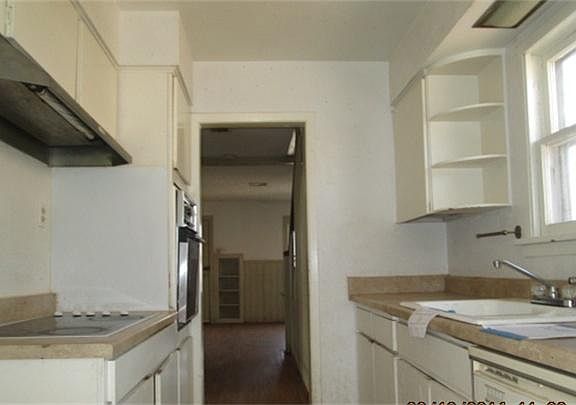 3rd image of 1954 Francis St