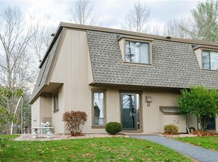 19 Crocus Ln #19, Avon, CT 06001