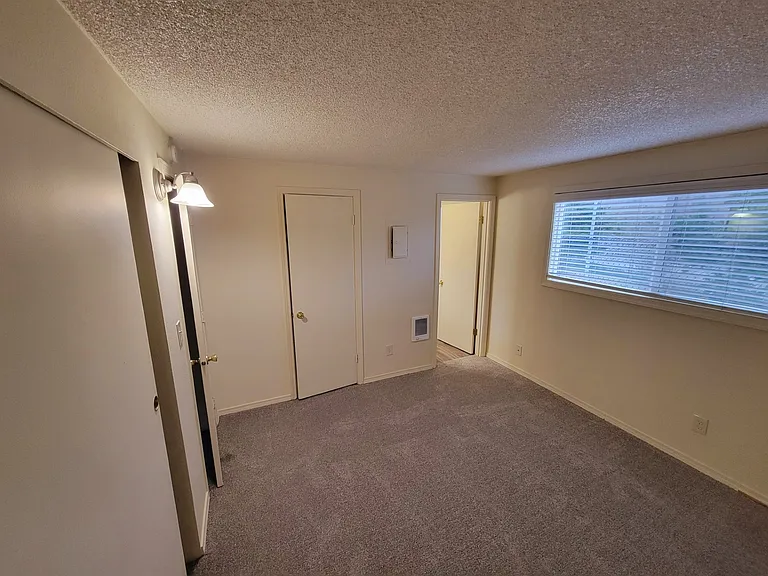 Knoll West Apartments — Photo 25