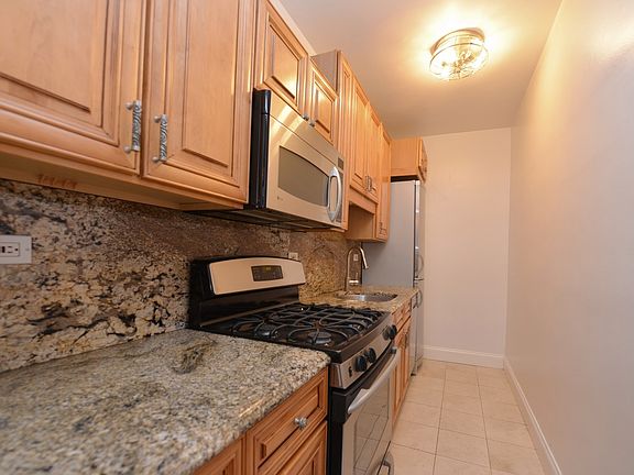2nd image of 2000 N Lincoln Park West Pkwy #705