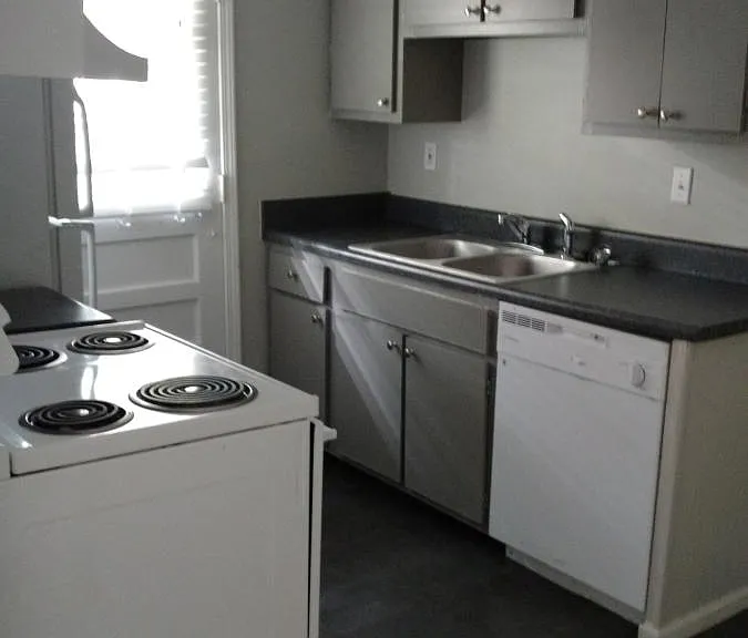 32 S Tucker St #8 — Photo 2