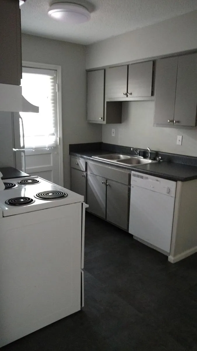 Building Photo - 32 S Tucker St #8