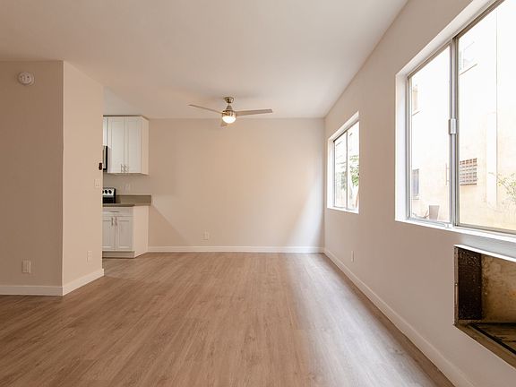 2nd image of 980 Menlo Ave #26