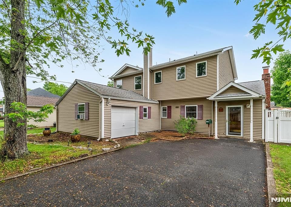 1st image of 33 Dogwood Ln