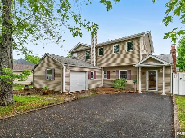 33 Dogwood Ln, Emerson, NJ 07630