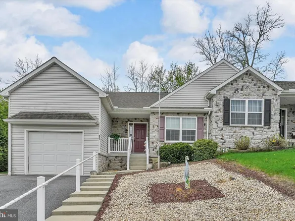 221 Red Fern Dr, East Earl, PA 17519