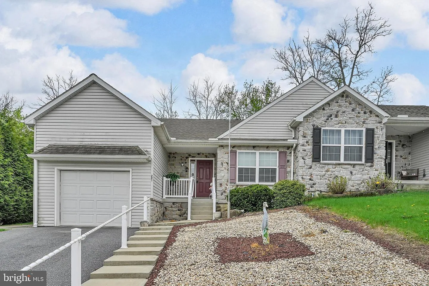 221 Red Fern Dr photo 1
