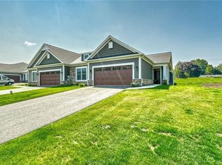 1402 Creeks Edge Dr, Webster, NY 14580