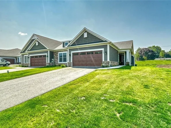 1402 Creeks Edge Dr, Webster, NY 14580