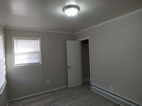 5th image of 439 Arlington Cir NW