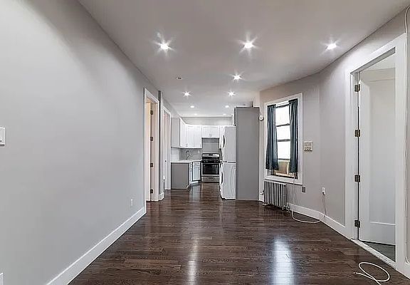 5th image of 657 E 21st St APT D3