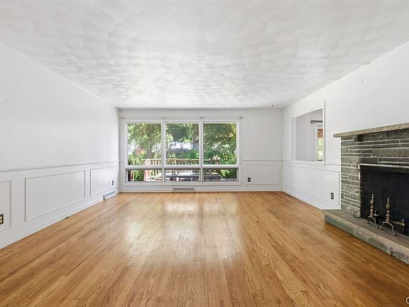 4th image of 112 Margo Ln