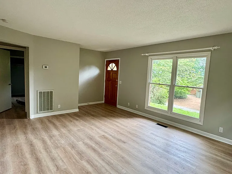 1443 Palisades Rd — Photo 2