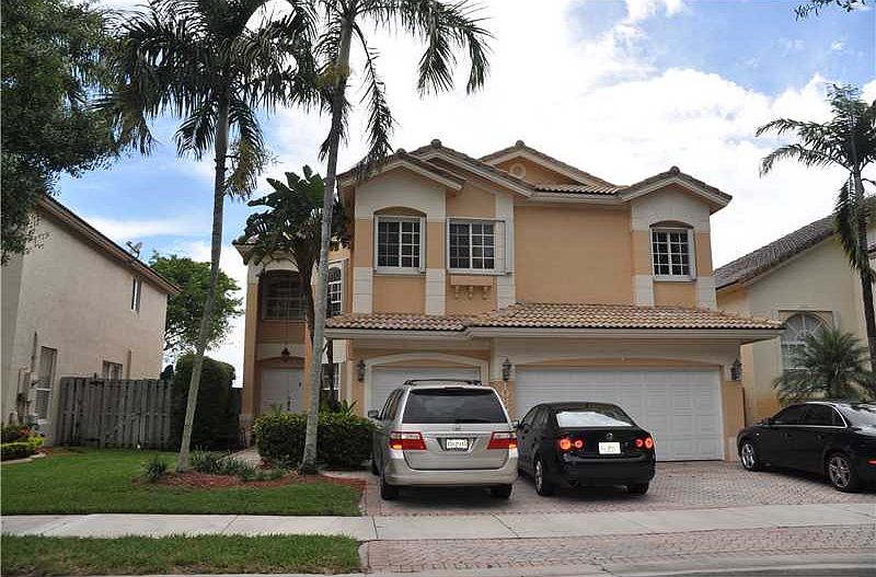 1st image of 10897 NW 73rd Ter
