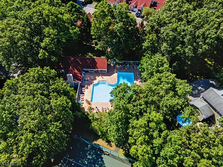 24 Pine Hollow Ct — Photo 34